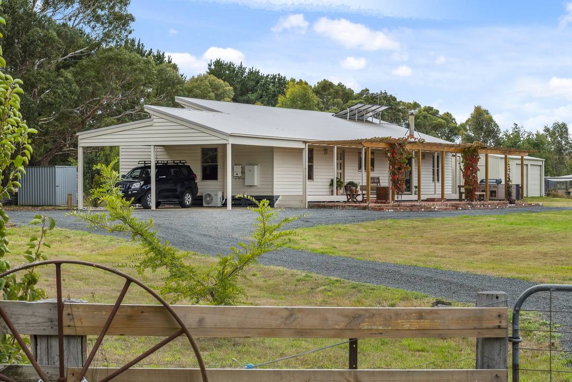 Picture of 332 Redesdale Road, KYNETON VIC 3444