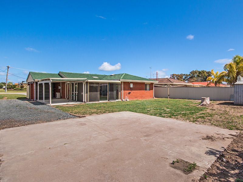 29 Kitson Street, Rockingham WA 6168, Image 2