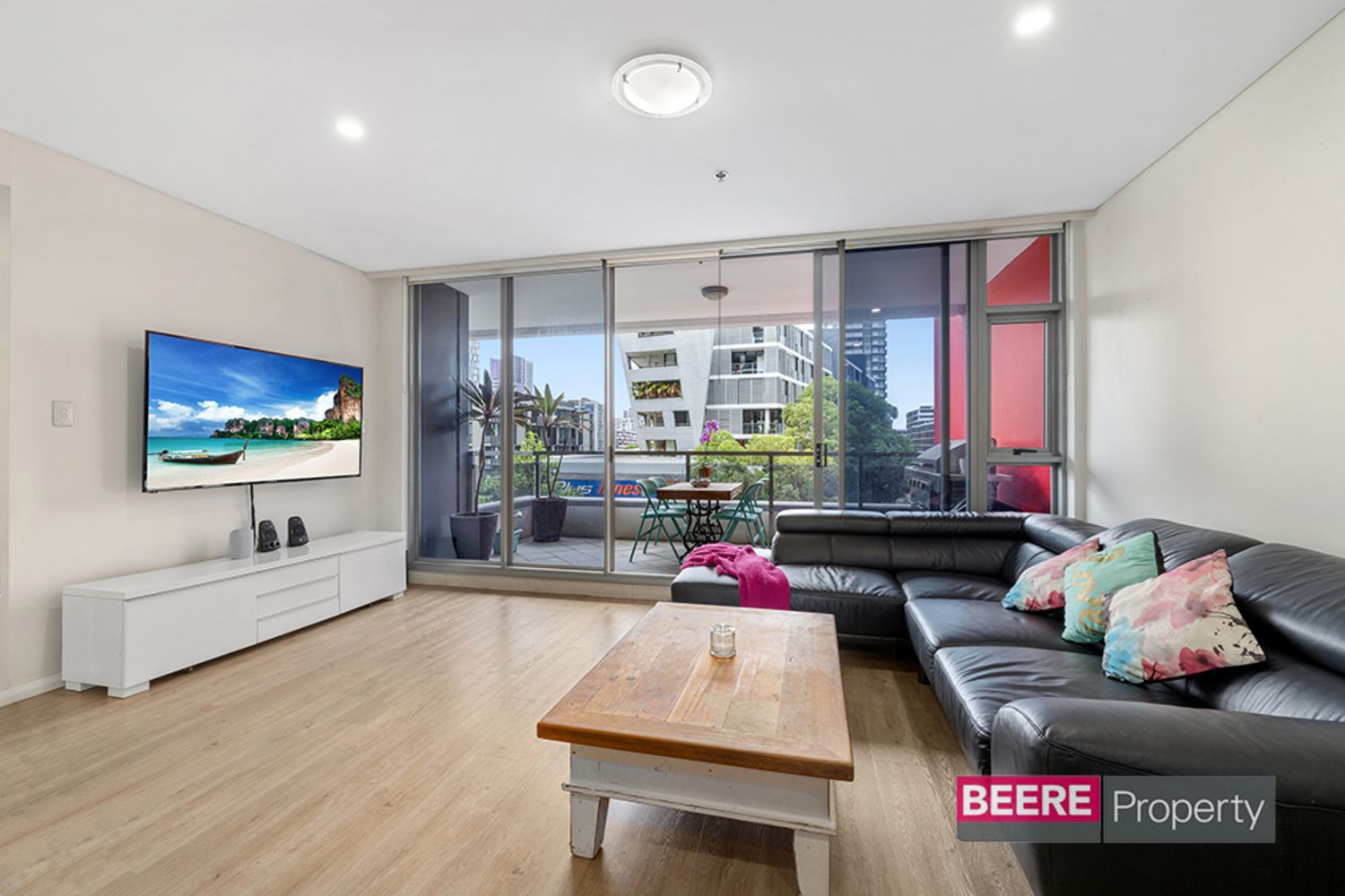 2 bedrooms Apartment / Unit / Flat in 421/2 Lachlan Street WATERLOO NSW, 2017