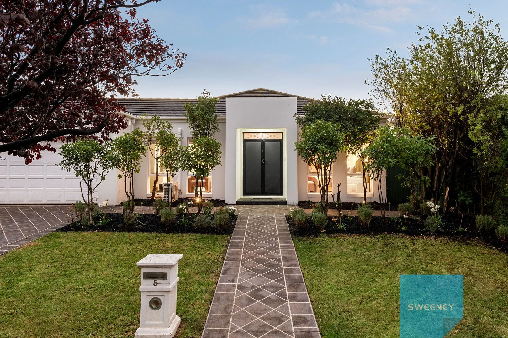 5 Sidney Place, Caroline Springs VIC 3023