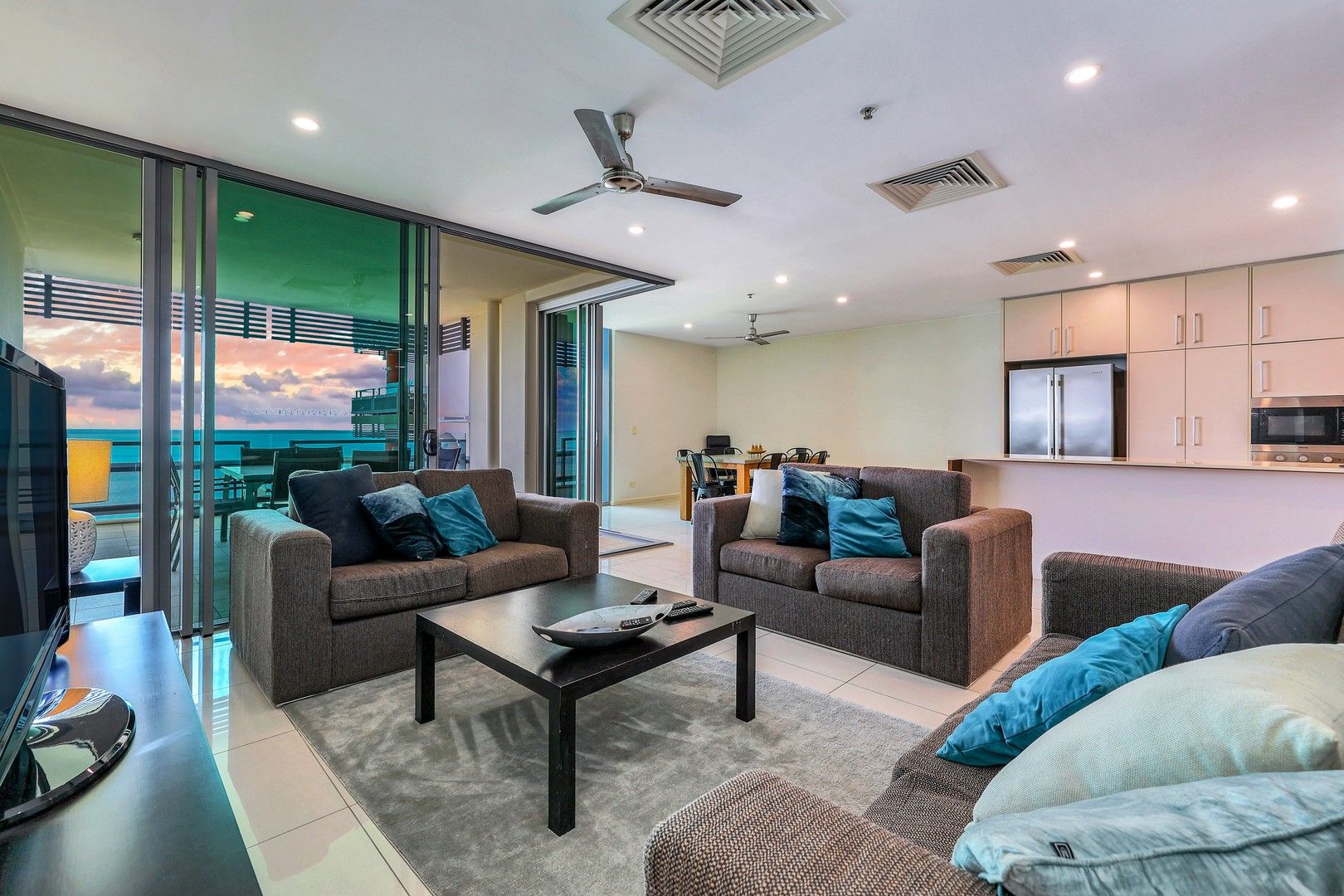 3 bedrooms Apartment / Unit / Flat in 424/130 Esplanade DARWIN CITY NT, 0800