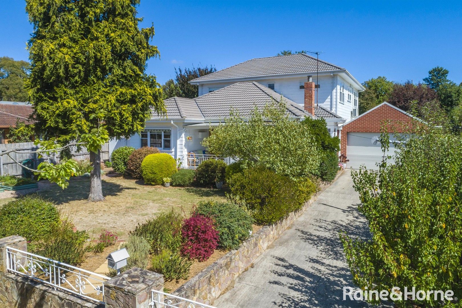 5 bedrooms House in 34 Goode Street GISBORNE VIC, 3437