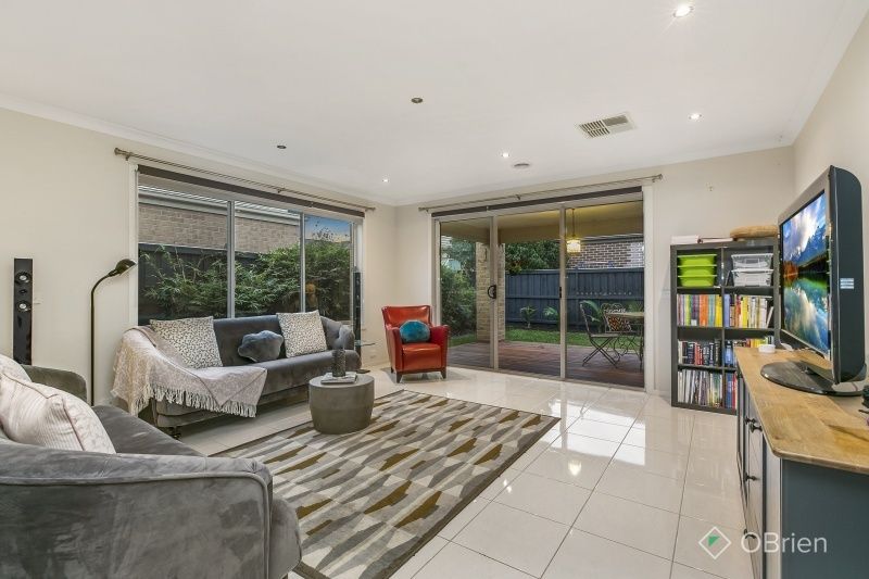 24 Cranbrook Circuit, Officer VIC 3809, Image 2