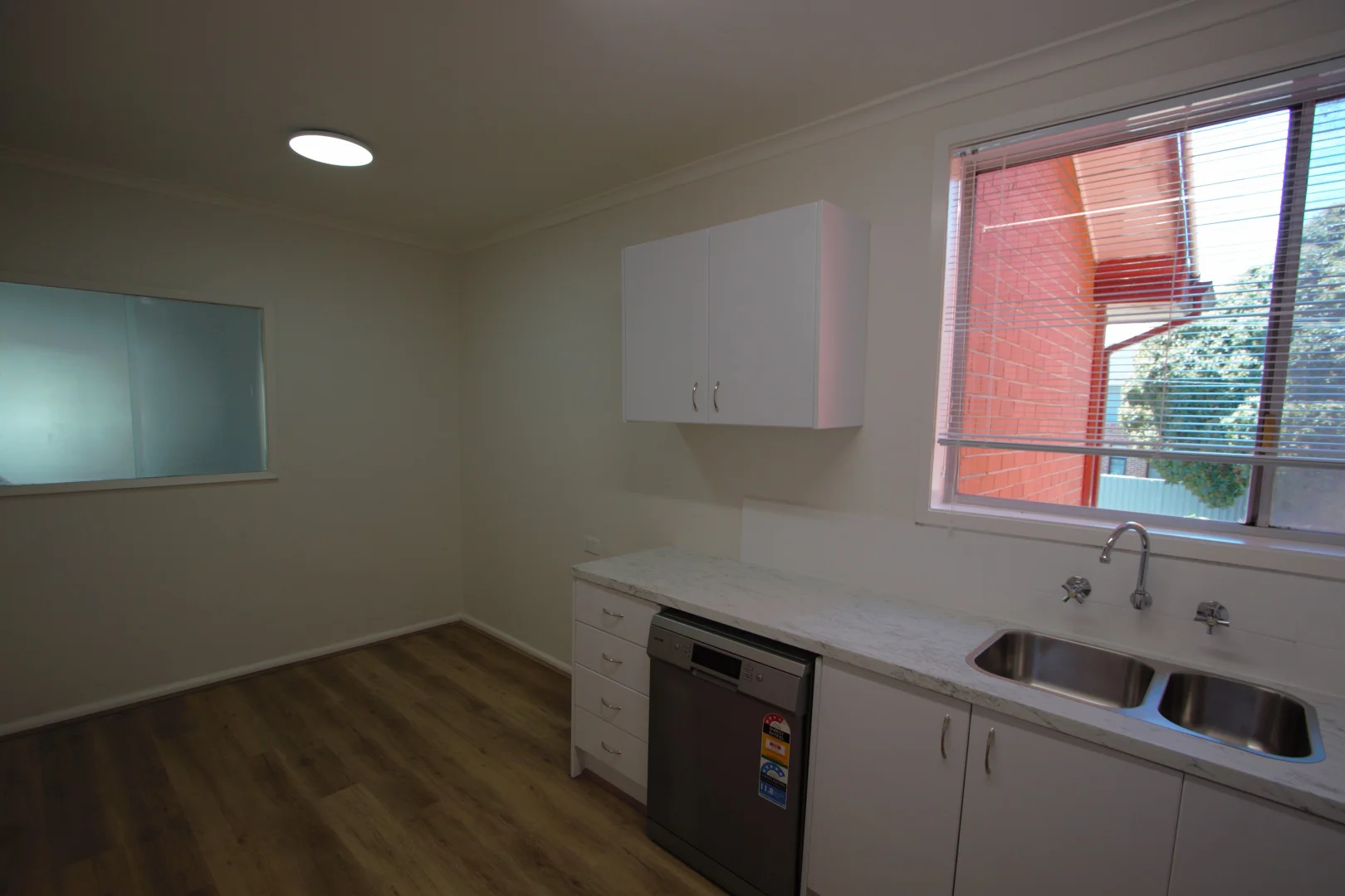 Additional image 3 of 4/160 Kangaroo Road, Hughesdale VIC 3166