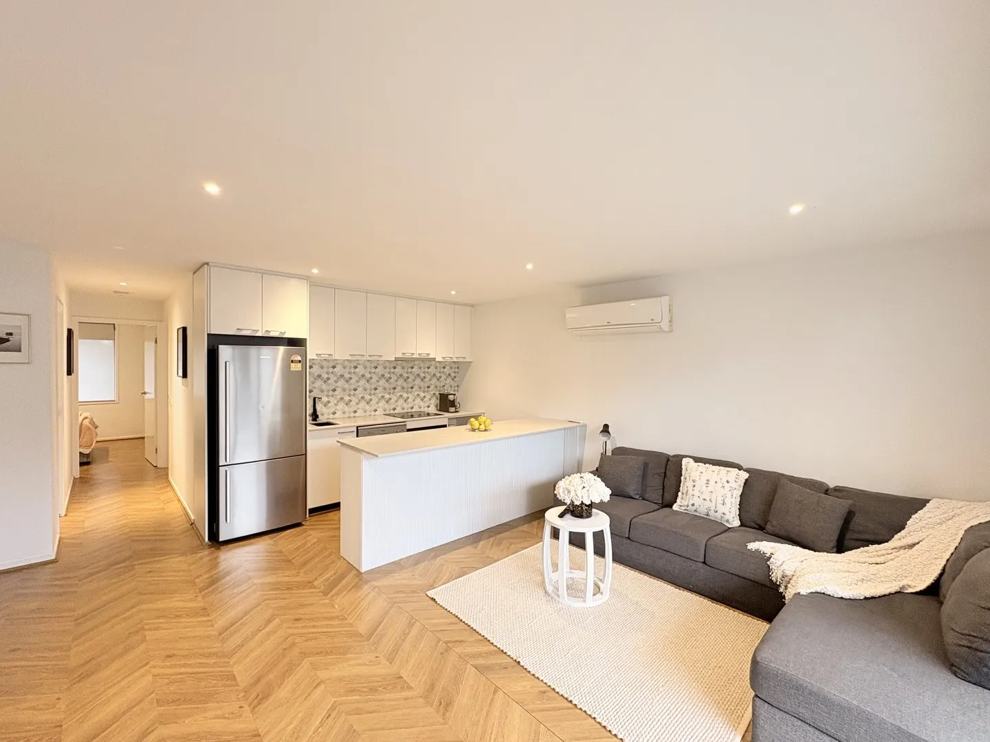 FURNISHED, Spacious 2+2+2 Parking in Leafy St Kilda East, St Kilda East
