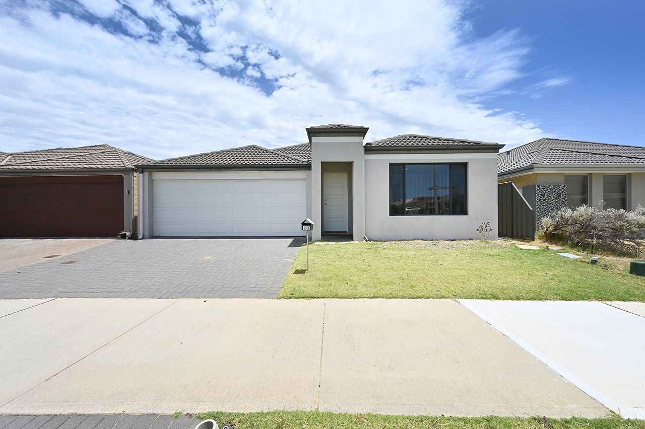 4 bedrooms House in 17 Manyleaf Link BANKSIA GROVE WA, 6031