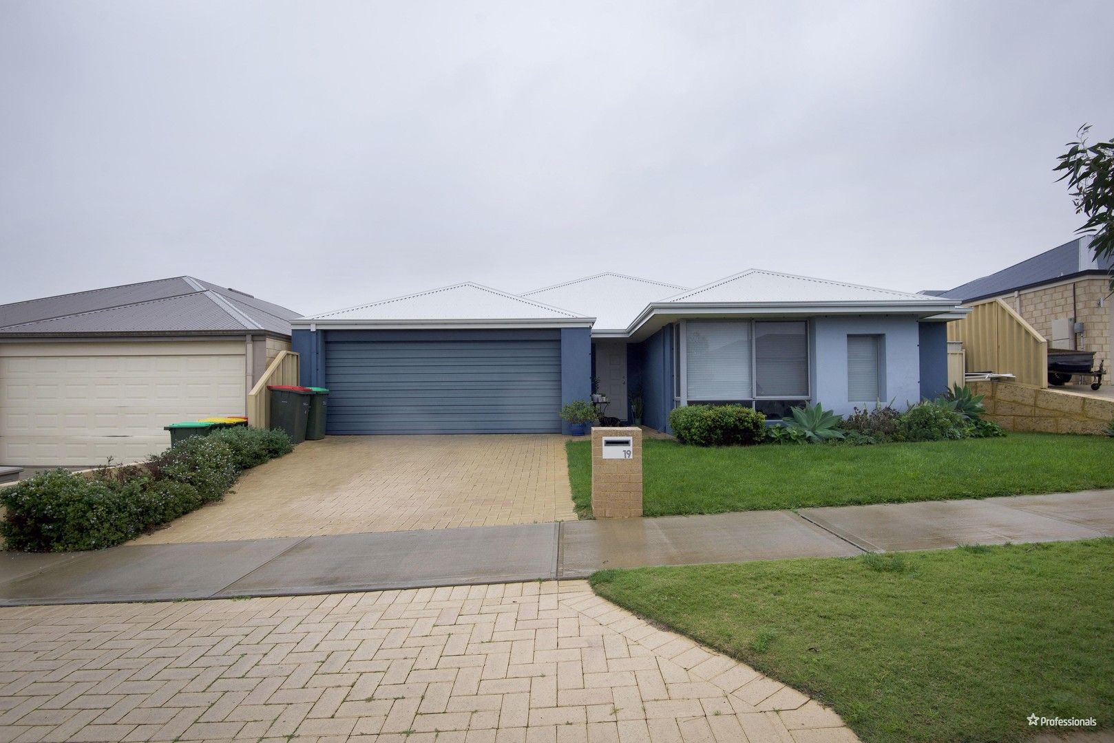 4 bedrooms House in 19 Romsey Glade BUTLER WA, 6036
