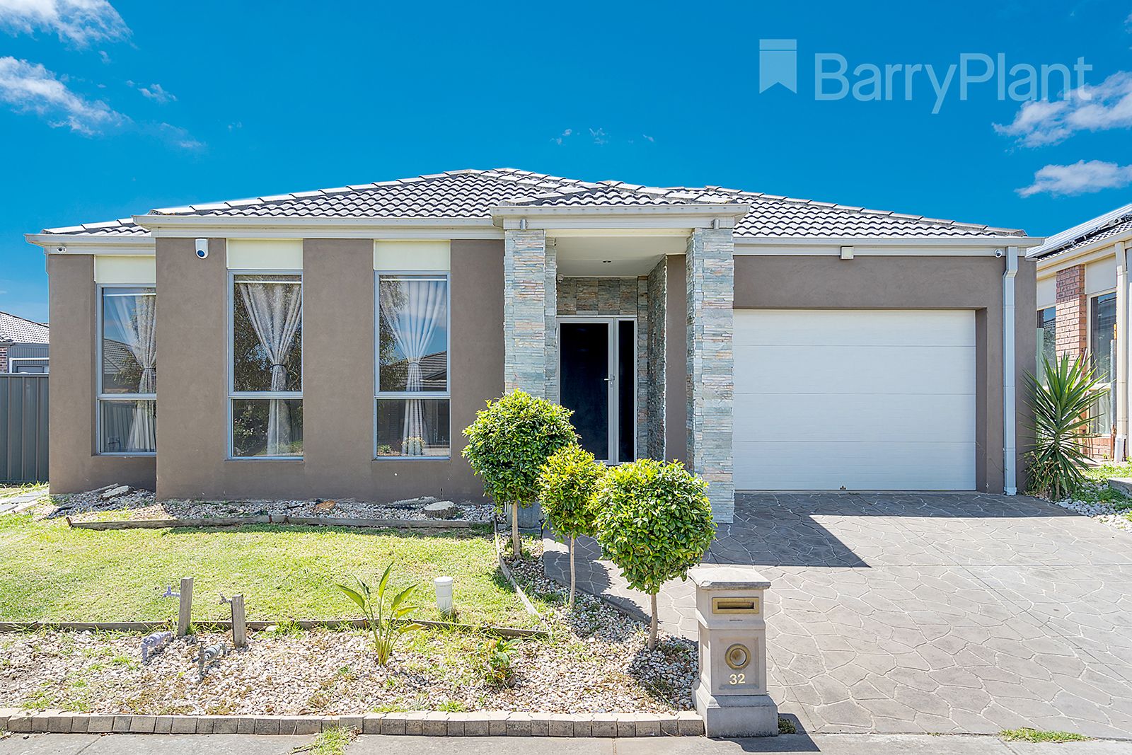 3 bedrooms House in 32 Black Range Avenue CRAIGIEBURN VIC, 3064
