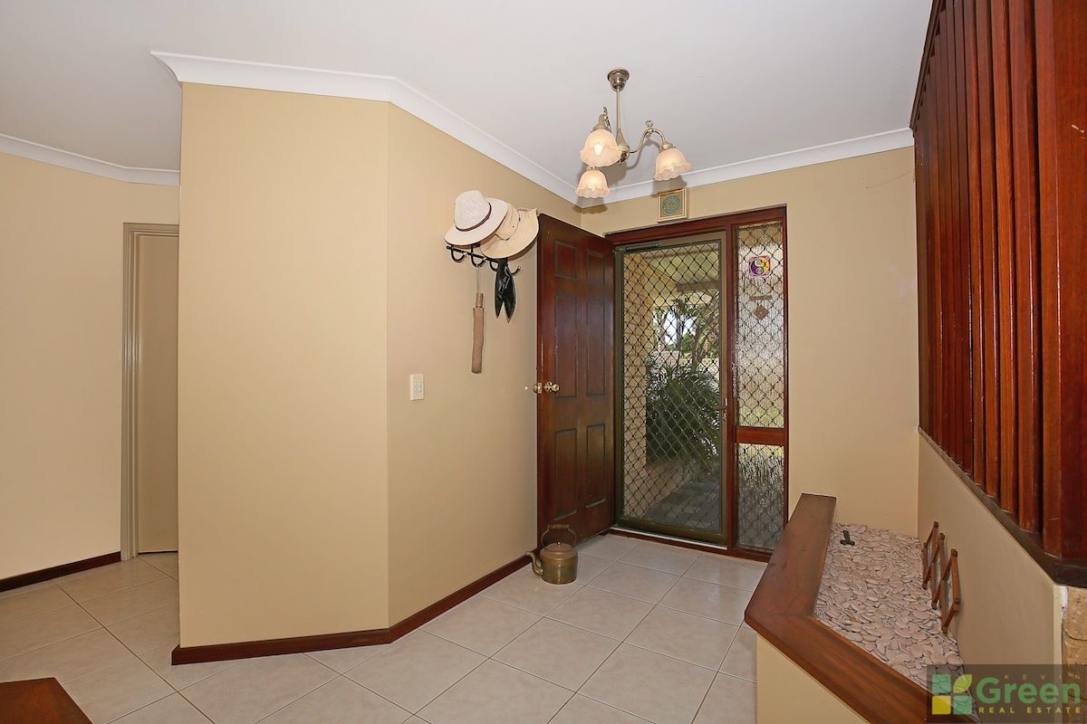 9 Nutans Court, Halls Head WA 6210, Image 2