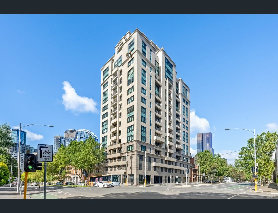 4 bedrooms Apartment / Unit / Flat in 153/1 Queensberry Street CARLTON VIC, 3053