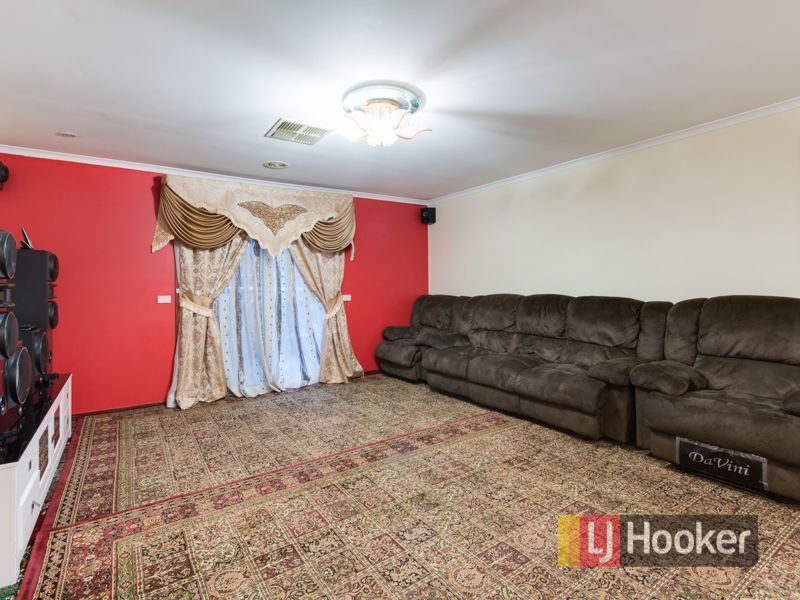 3 Forsyth Court, Cranbourne North VIC 3977, Image 2