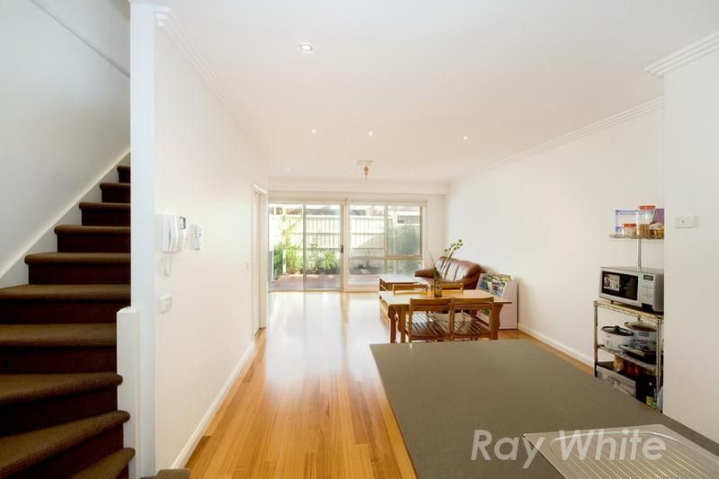 8/1 Nangnak Lane, MONT ALBERT VIC 3127, Image 2