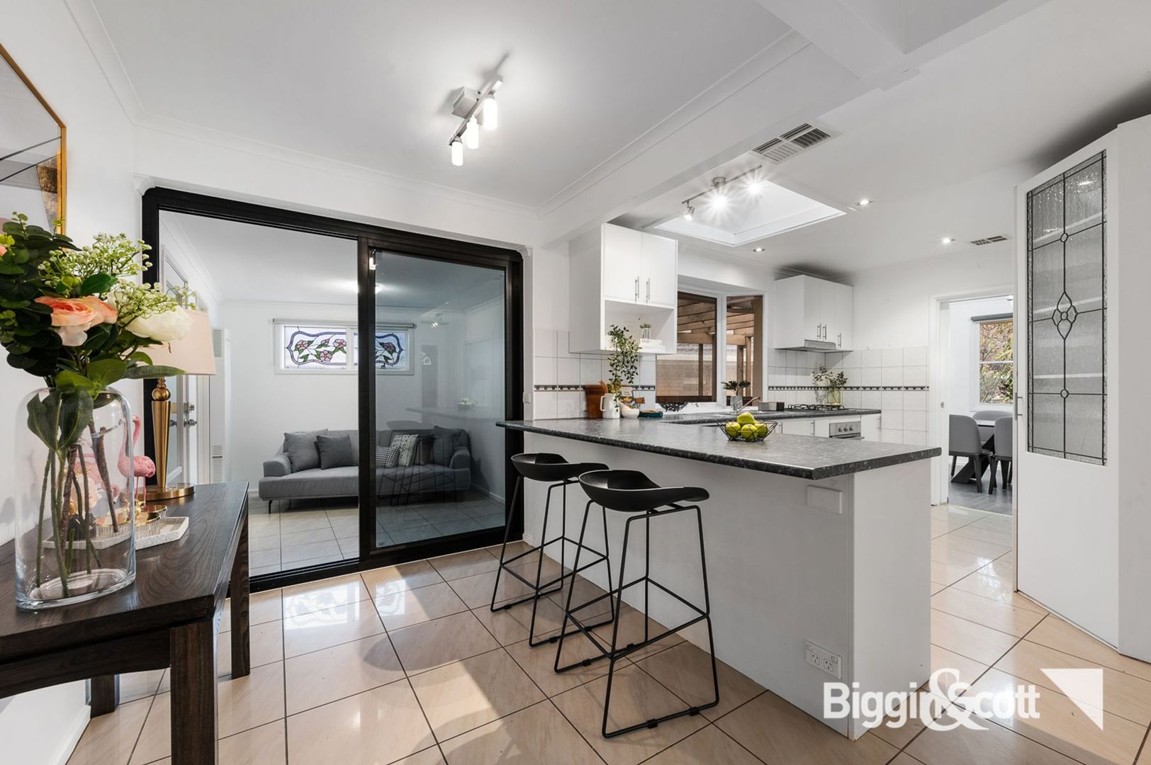 913 High Street Road, Glen Waverley VIC 3150, Image 2