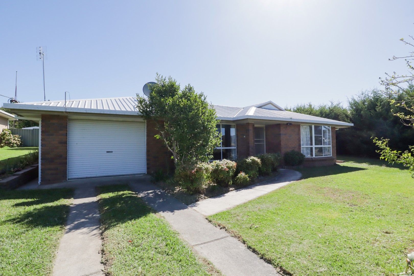 4 bedrooms House in 14 Martin Street TENTERFIELD NSW, 2372