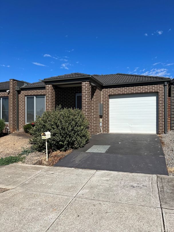 3 bedrooms House in 1/9 Weeks Avenue HARKNESS VIC, 3337