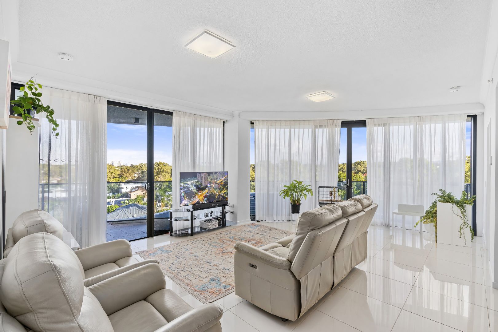 2506/5 Harbour Side Court, Biggera Waters QLD 4216, Image 2