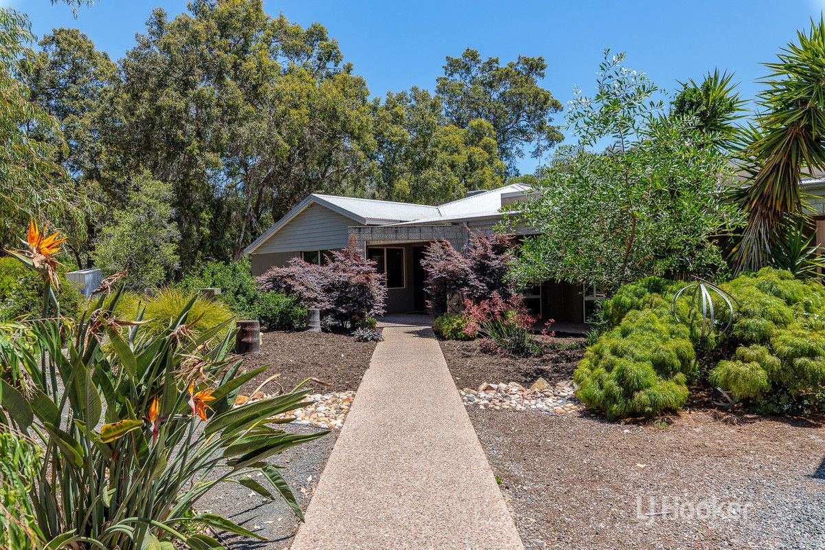 4 bedrooms House in 1 Seabreeze Close LESCHENAULT WA, 6233