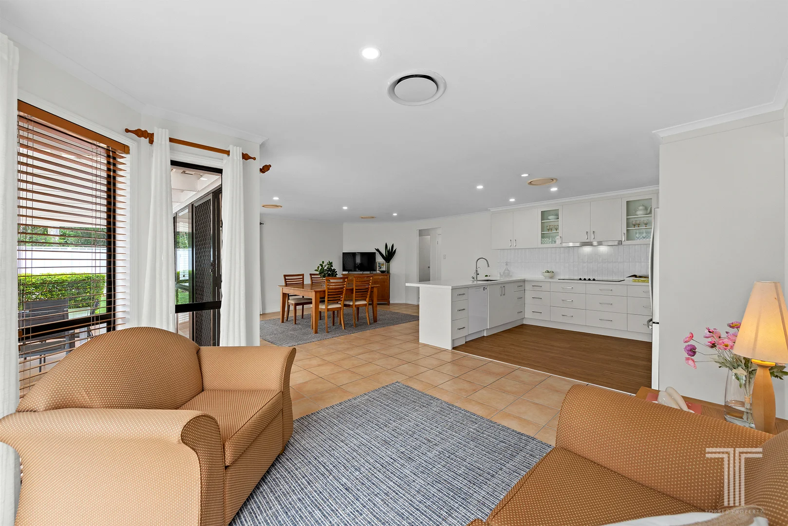 Additional image 4 of 6 Coventry Cct, Carindale QLD 4152