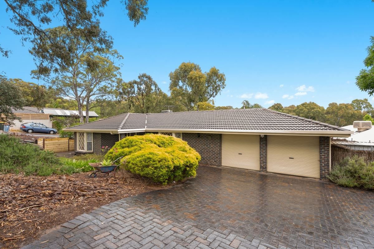 4 bedrooms House in 18 Outlook Drive ABERFOYLE PARK SA, 5159
