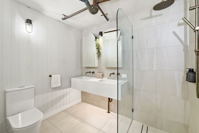 4/63 DIXON STREET Coolangatta 4225 - Image 3