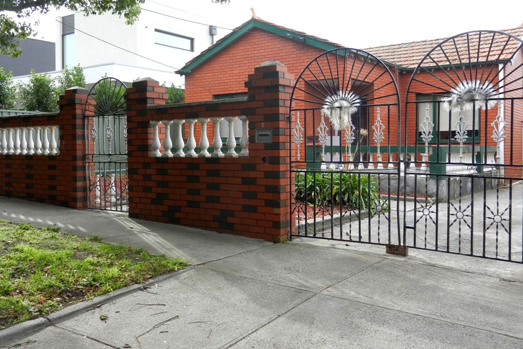 4 bedrooms House in 5 Hawthorn Street COBURG VIC, 3058