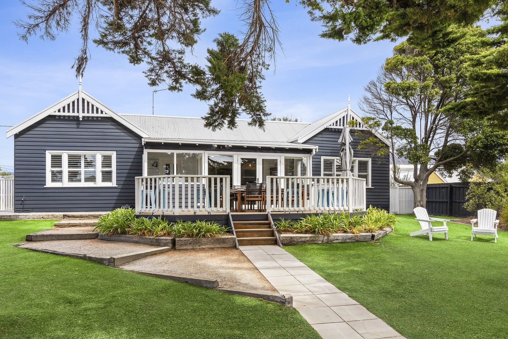 4 bedrooms House in 9 Bridge Road BARWON HEADS VIC, 3227
