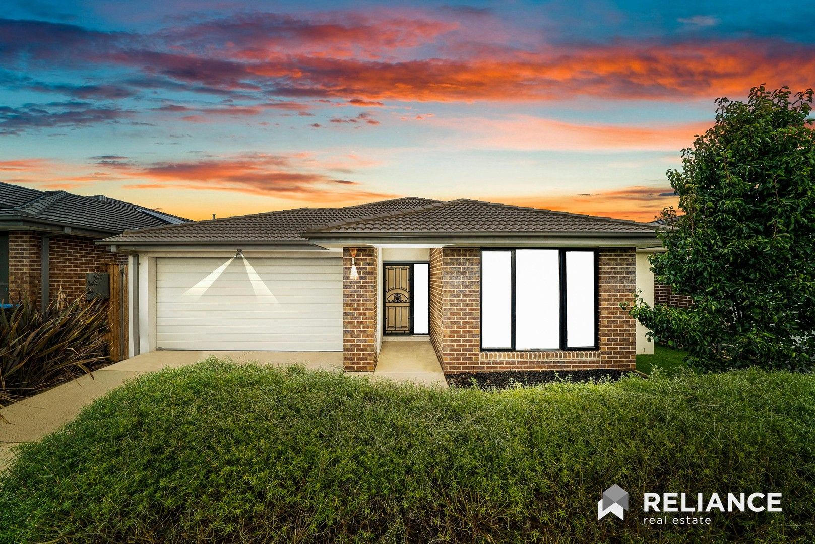 4 bedrooms House in 14 Hidcote Road POINT COOK VIC, 3030