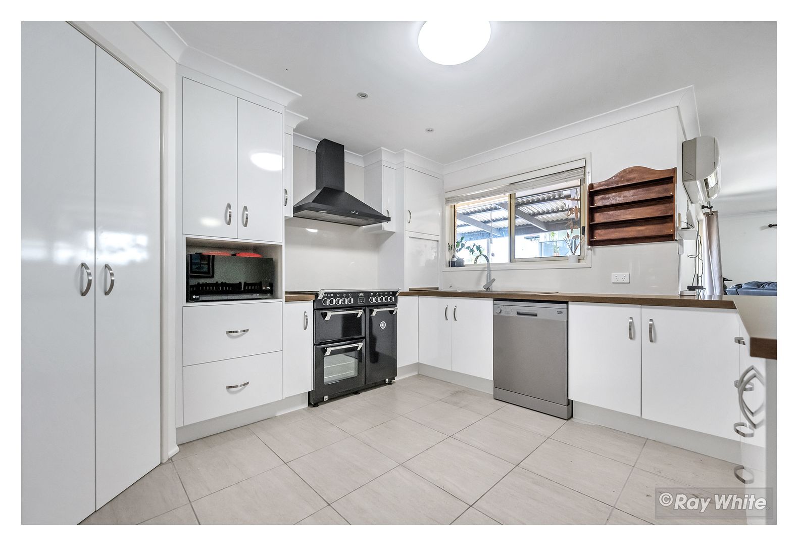 39 Agnew Avenue, Norman Gardens QLD 4701, Image 2