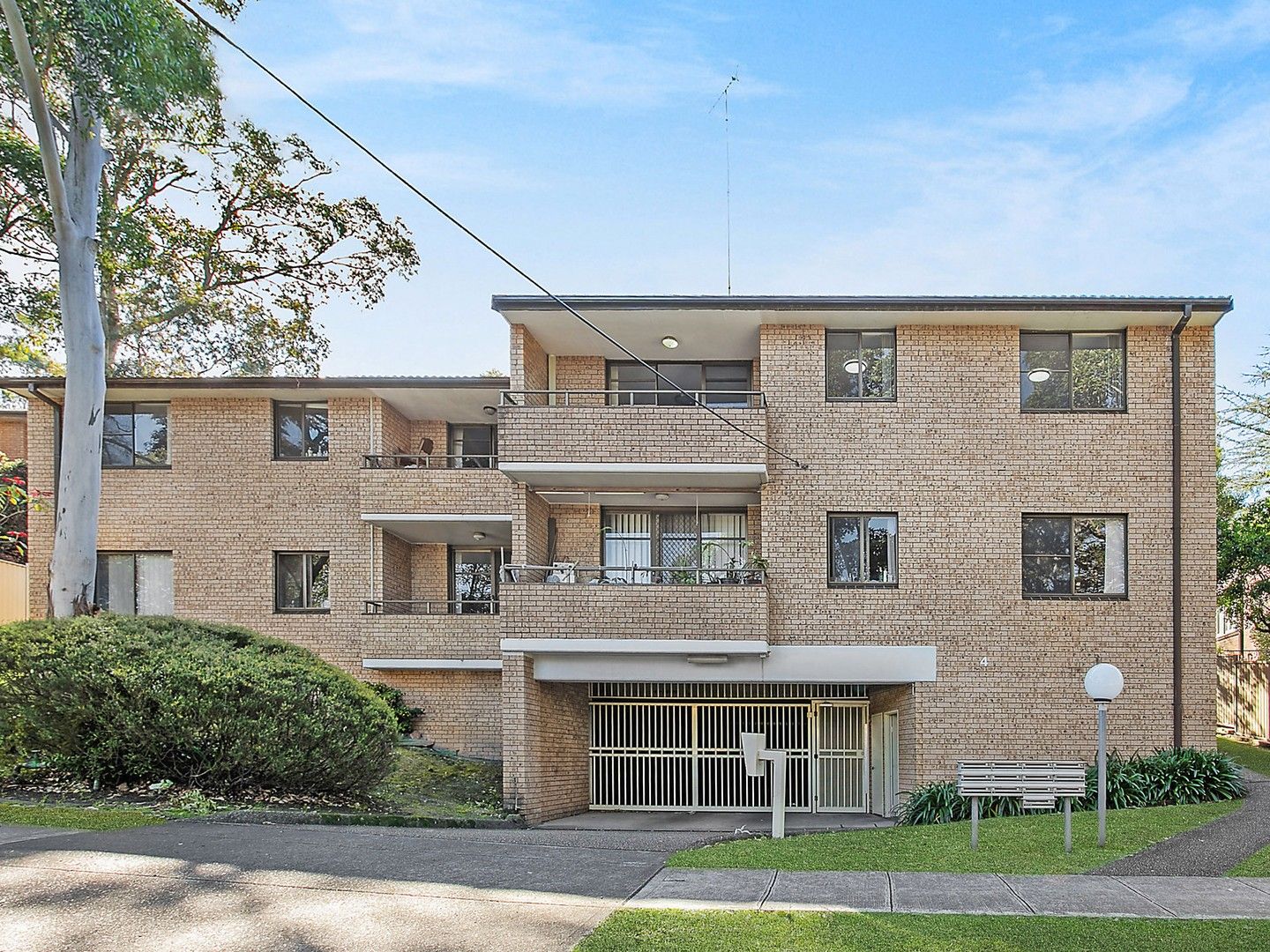 2 bedrooms Apartment / Unit / Flat in 6/4 Alma Street HURSTVILLE NSW, 2220