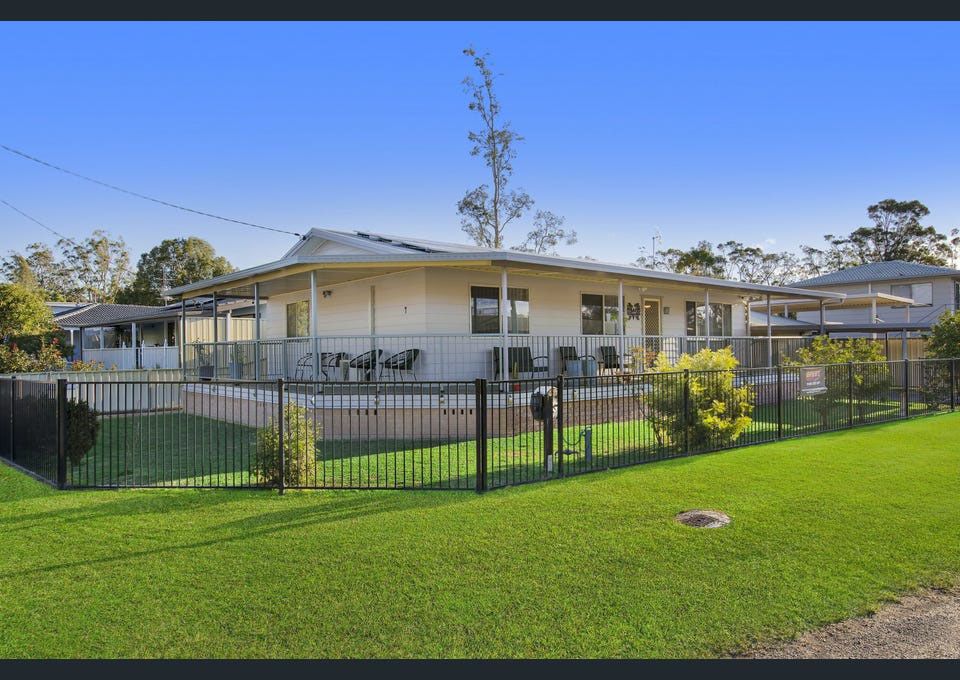 3 bedrooms House in 1 Brudenell Avenue SAN REMO NSW, 2262