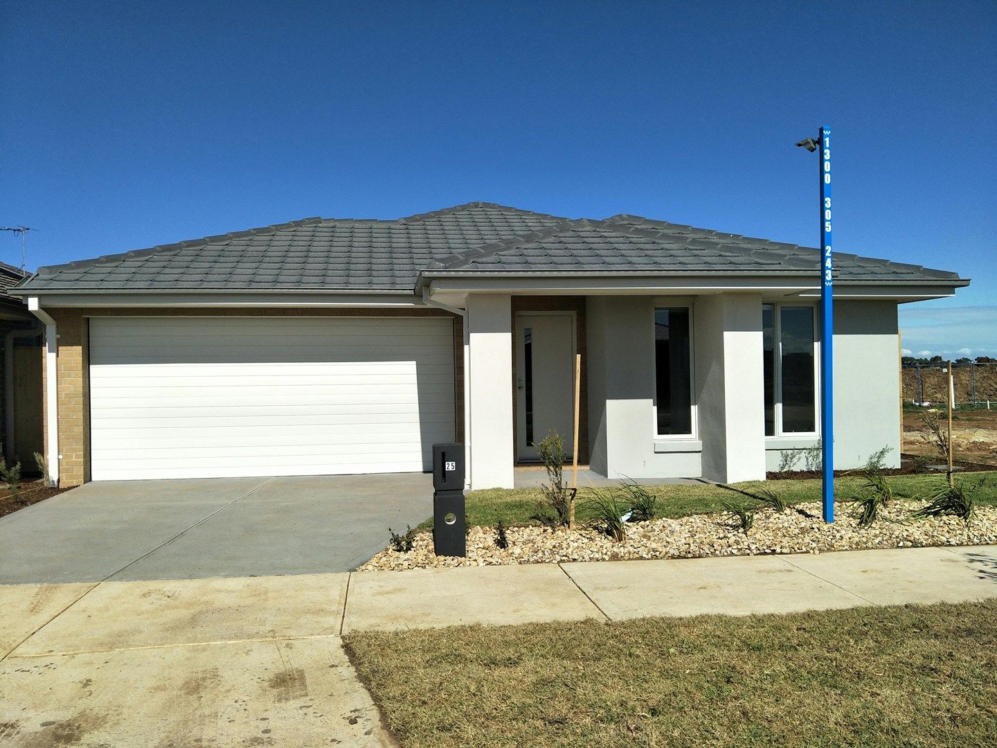 4 bedrooms House in 25 Kalinda Avenue FRASER RISE VIC, 3336