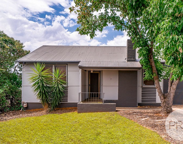 7 Scherger Place, Mount Austin NSW 2650