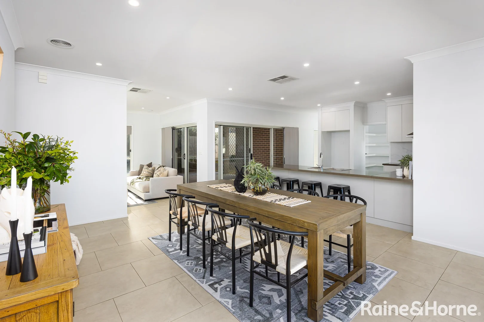 Additional image 2 of 10 Kentucky Crescent, Gobbagombalin NSW 2650