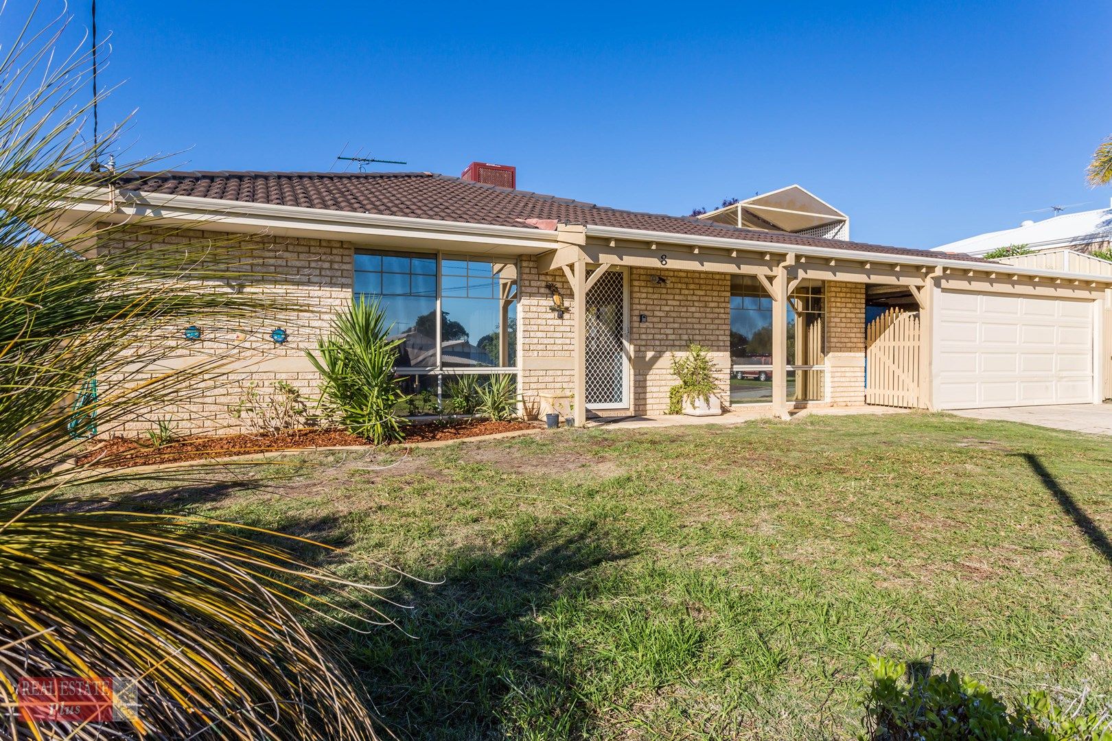 8 Pagnell Way, Swan View WA 6056, Image 0