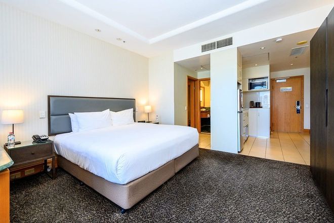 817 & 818/2807 Gold Coast Highway Surfers Paradise 4217 - Image 6