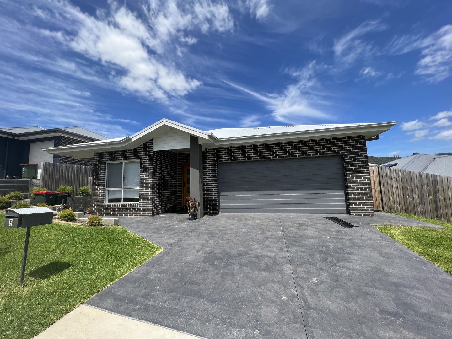 4 bedrooms House in 5 Huskisson Street TULLIMBAR NSW, 2527