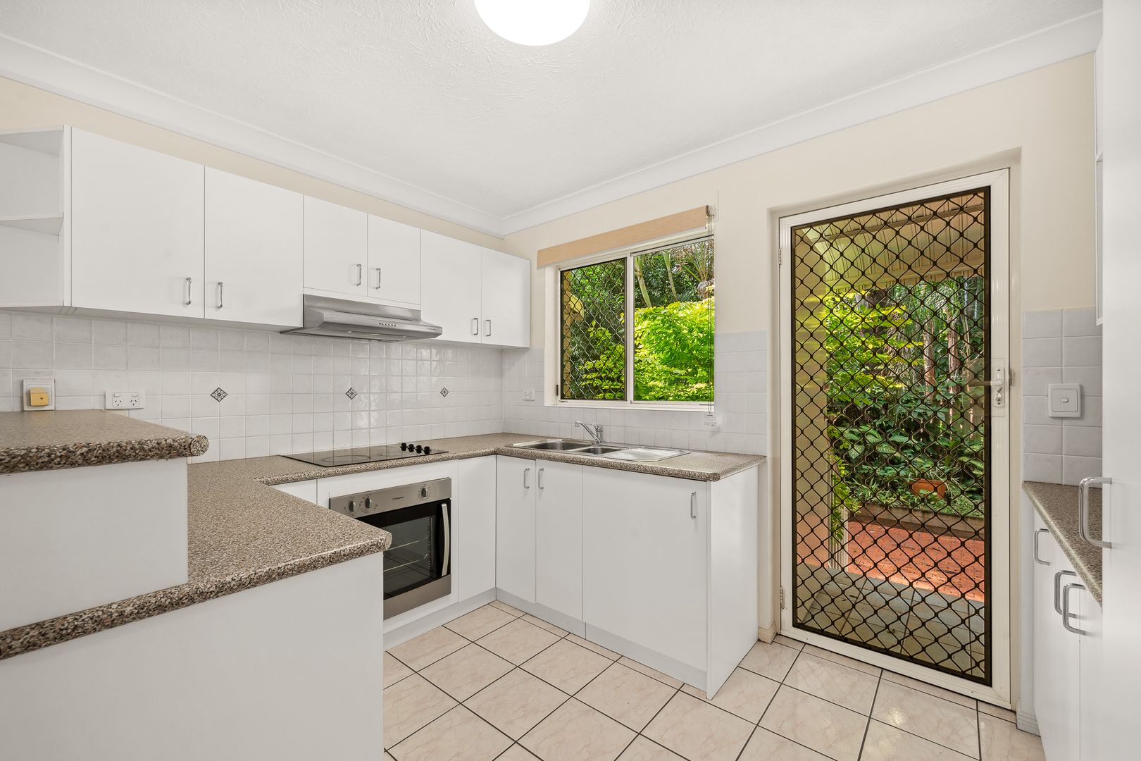 2/61 Main Avenue, Coorparoo QLD 4151, Image 2