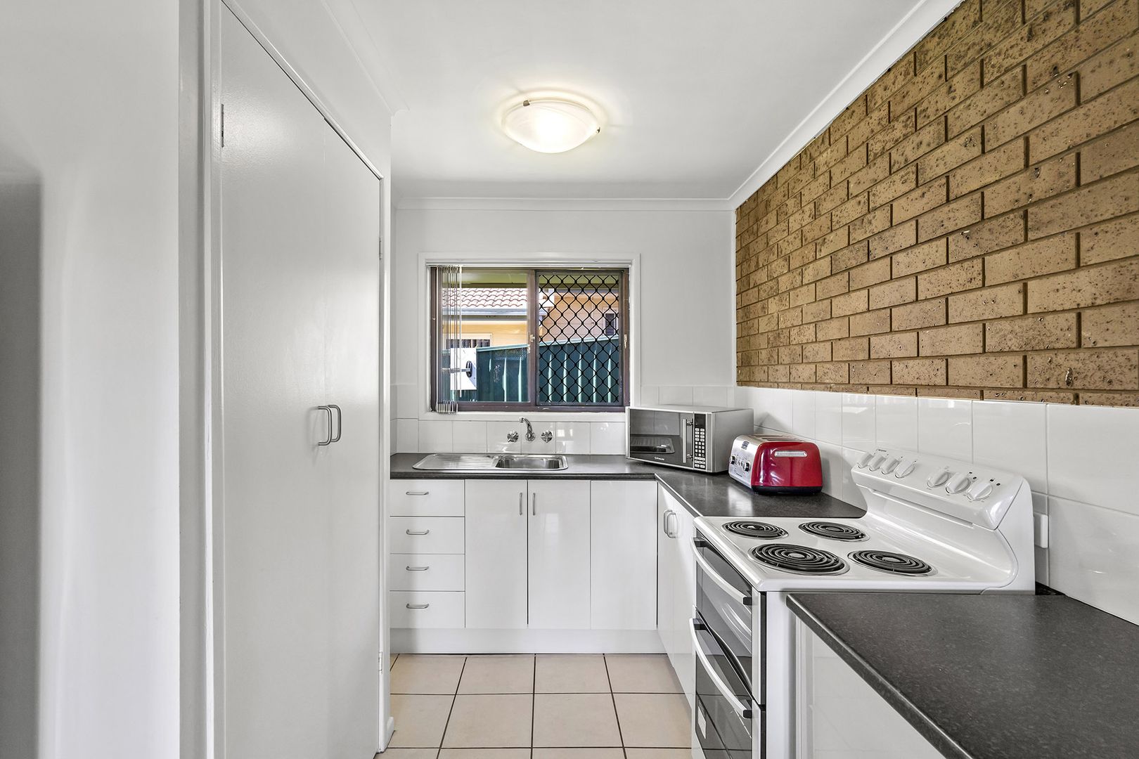 2/6 Conoble Court, Eagleby QLD 4207, Image 2