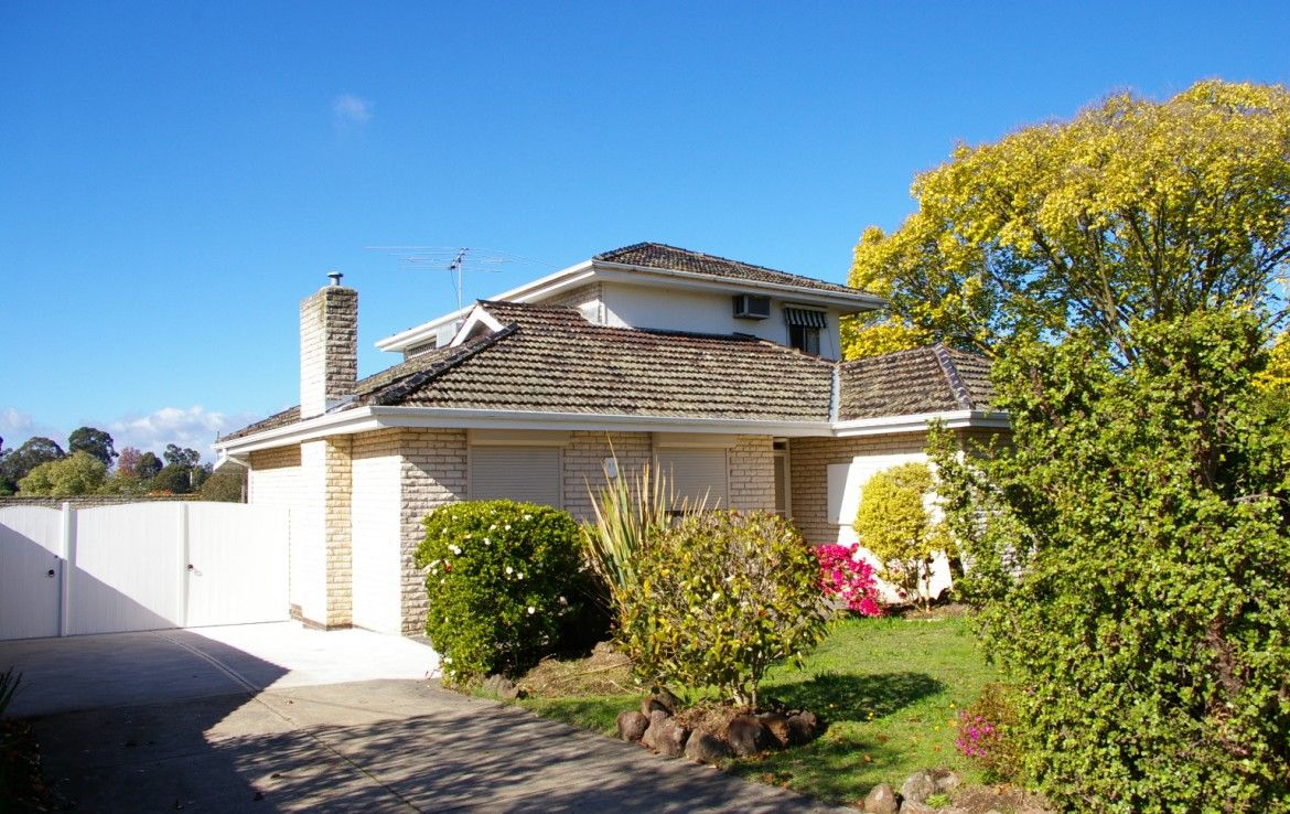 3 bedrooms House in 27 Ironbark TEMPLESTOWE LOWER VIC, 3107