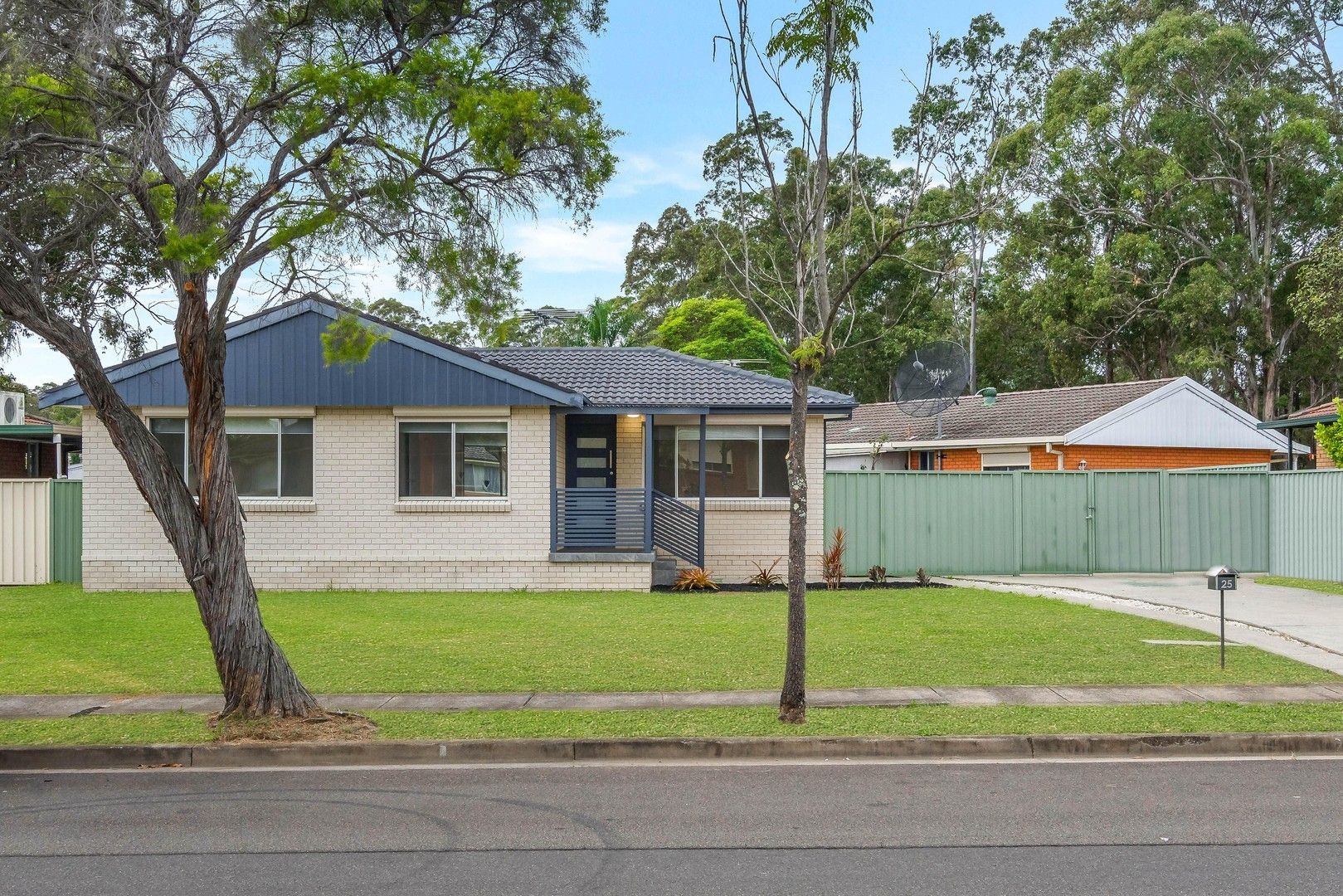 25 Comberford Close, Prairiewood NSW 2176, Image 0