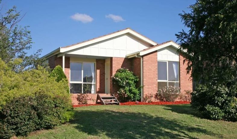 3 bedrooms House in 1 Streeton Court ROWVILLE VIC, 3178