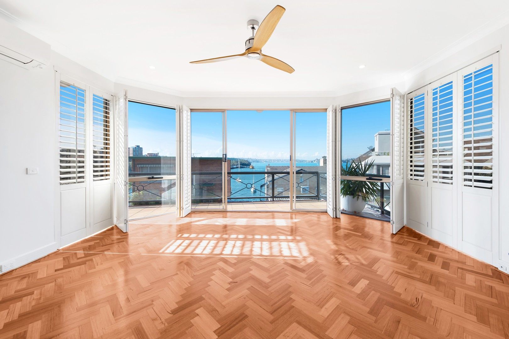 4 bedrooms Semi-Detached in 4 Baden Road KURRABA POINT NSW, 2089