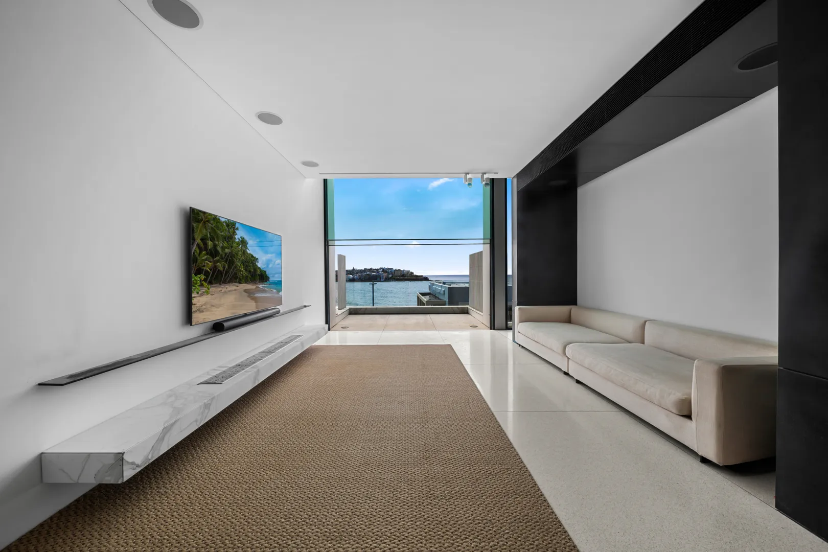 Architecturally Stunning home with direct water views from every level! - Widok 4
