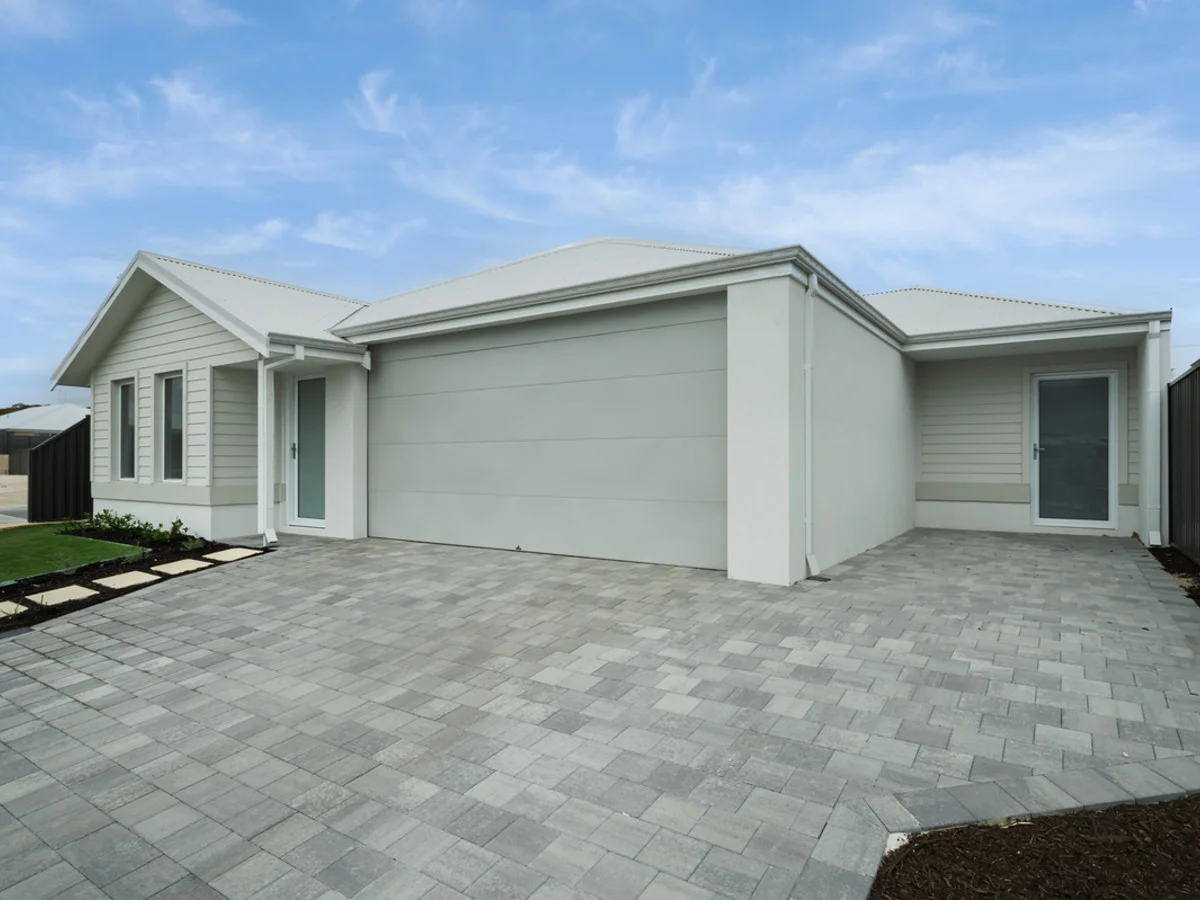 1B Chestnut Way, Eglinton WA 6034