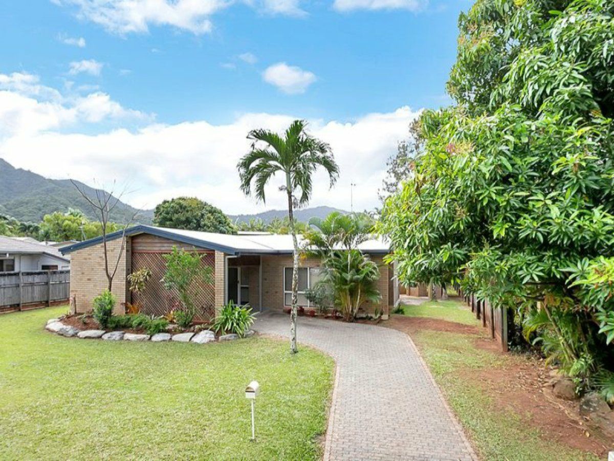 3 bedrooms House in 10 Finch Street BAYVIEW HEIGHTS QLD, 4868