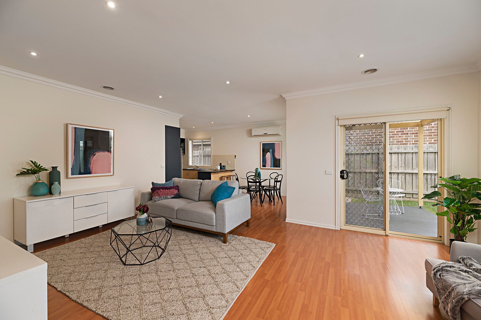 4/17 View Street, Reservoir VIC 3073, Image 2