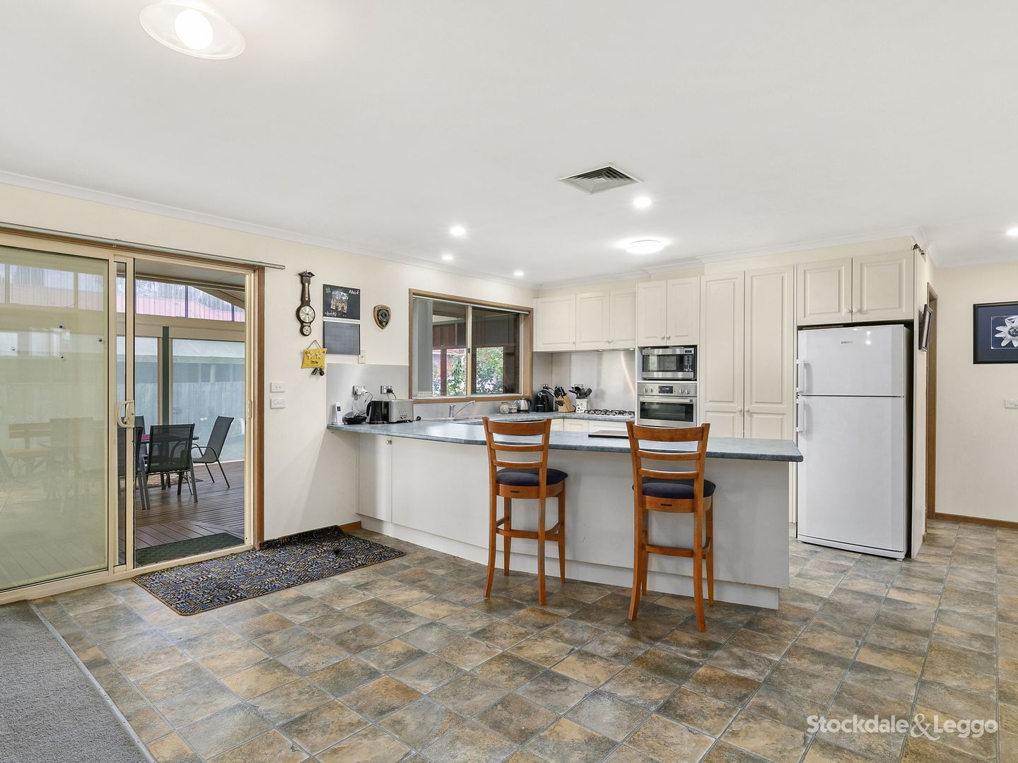 17 Clinton Court, Leongatha VIC 3953, Image 2