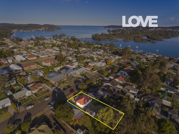 7 Lake Road, Fennell Bay NSW 2283