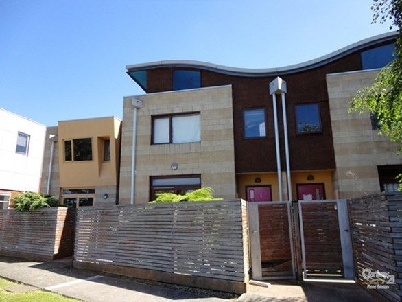 4 bedrooms Townhouse in 2/27-29 Clayton Road OAKLEIGH EAST VIC, 3166
