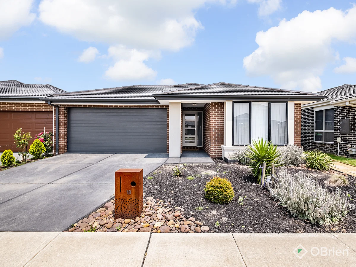 18 Fenway Boulevard, Clyde North VIC 3978